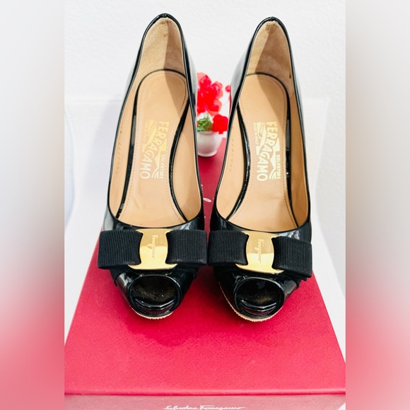 Ferragamo Pumps Size 6 - Picture 2 of 9